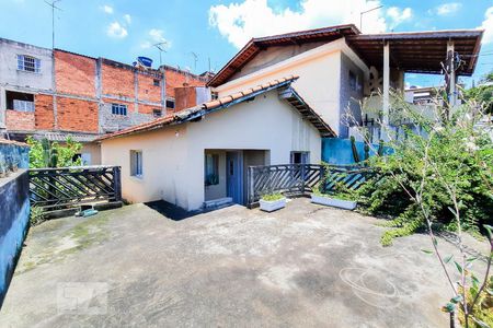 Casa à venda com 204m², 2 quartos e 2 vagas Casa à venda com 204m², 2 quartos e 2 vagasVaranda
