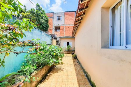 Casa à venda com 204m², 2 quartos e 2 vagas Casa à venda com 204m², 2 quartos e 2 vagasCorredor