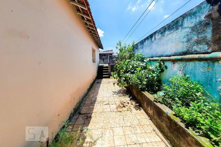 Casa à venda com 204m², 2 quartos e 2 vagas Casa à venda com 204m², 2 quartos e 2 vagasCorredor