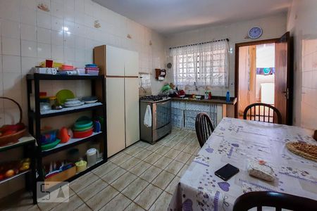 Casa à venda com 204m², 2 quartos e 2 vagas Casa à venda com 204m², 2 quartos e 2 vagasCozinha