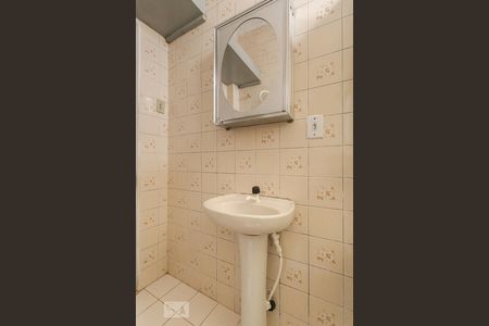 Banheiro de apartamento para alugar com 1 quarto, 30m² em Floresta, Porto Alegre