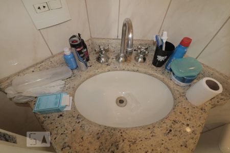 Apartamento à venda com 90m², 3 quartos e 3 vagasBanheiro da Suite 2- pia