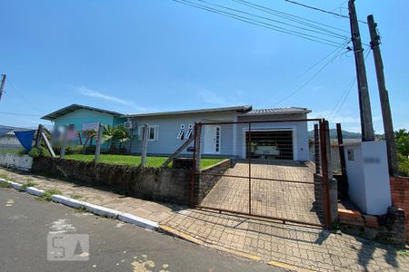 Casa à venda com 117m², 2 quartos e 2 vagasFachada