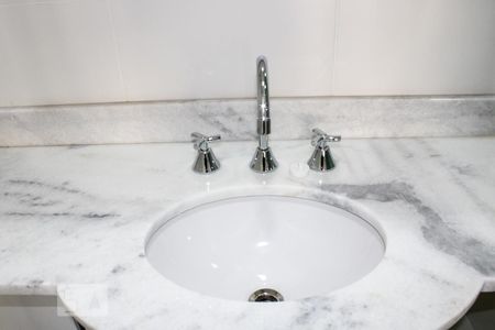 Apartamento à venda com 61m², 2 quartos e 1 vaga Apartamento à venda com 61m², 2 quartos e 1 vagaDetalhe do Banheiro da Suite