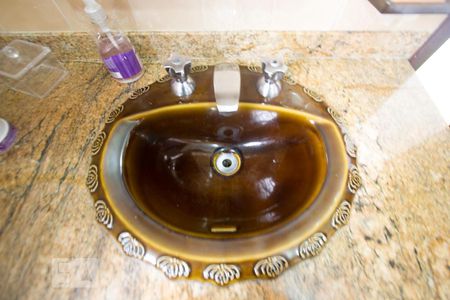 Casa à venda com 308m², 5 quartos e 2 vagasDetalhe Banheiro Suíte 2