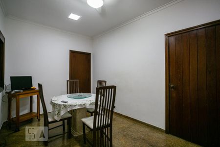 Casa à venda com 796m², 4 quartos e 6 vagas Casa à venda com 796m², 4 quartos e 6 vagasCopa
