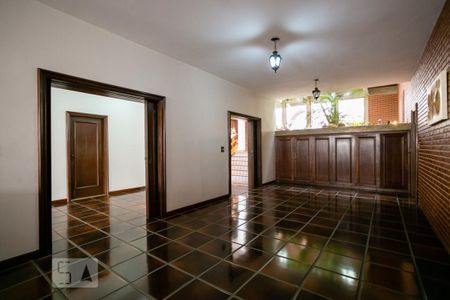 Casa à venda com 796m², 4 quartos e 6 vagas Casa à venda com 796m², 4 quartos e 6 vagasSala de jantar 2