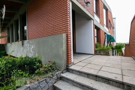 Casa à venda com 796m², 4 quartos e 6 vagas Casa à venda com 796m², 4 quartos e 6 vagasCorredor lateral