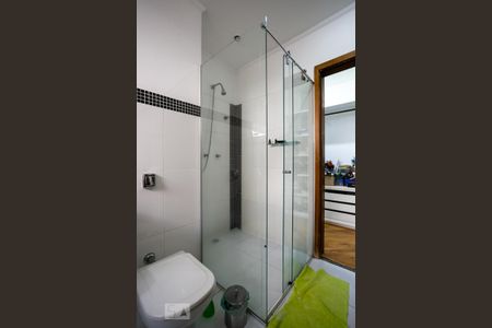 Casa à venda com 796m², 4 quartos e 6 vagas Casa à venda com 796m², 4 quartos e 6 vagasBanheiro da suíte 3