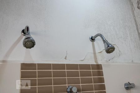 Casa à venda com 796m², 4 quartos e 6 vagas Casa à venda com 796m², 4 quartos e 6 vagasBanheiro da suíte 1