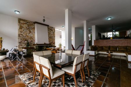 Casa à venda com 796m², 4 quartos e 6 vagas Casa à venda com 796m², 4 quartos e 6 vagasSala de jantar 1