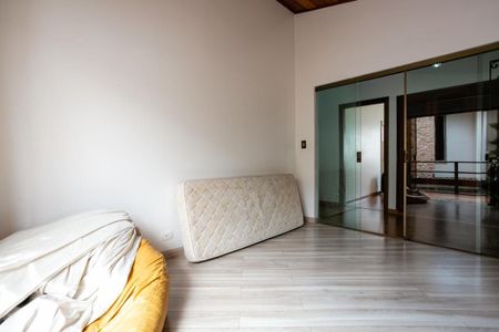 Casa à venda com 796m², 4 quartos e 6 vagas Casa à venda com 796m², 4 quartos e 6 vagasSala de TV