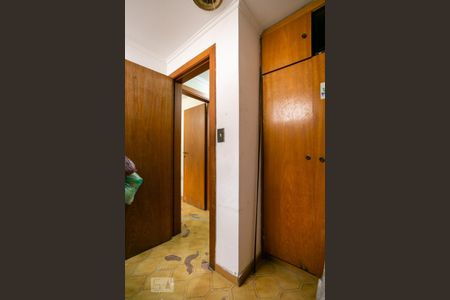 Casa à venda com 796m², 4 quartos e 6 vagas Casa à venda com 796m², 4 quartos e 6 vagasCloset do quarto de serviço