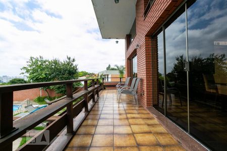 Casa à venda com 796m², 4 quartos e 6 vagas Casa à venda com 796m², 4 quartos e 6 vagasVaranda das salas