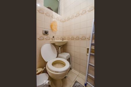 Apartamento à venda com 172m², 4 quartos e 2 vagas Apartamento à venda com 172m², 4 quartos e 2 vagasBanheiro de Serviço