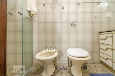 Apartamento à venda com 172m², 4 quartos e 2 vagas Apartamento à venda com 172m², 4 quartos e 2 vagasBanheiro da Suíte