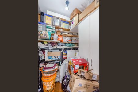 Apartamento à venda com 172m², 4 quartos e 2 vagas Apartamento à venda com 172m², 4 quartos e 2 vagasQuarto de Serviço