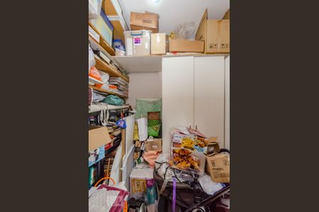 Apartamento à venda com 172m², 4 quartos e 2 vagas Apartamento à venda com 172m², 4 quartos e 2 vagasQuarto de Serviço