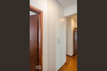 Apartamento à venda com 172m², 4 quartos e 2 vagas Apartamento à venda com 172m², 4 quartos e 2 vagasCorredor