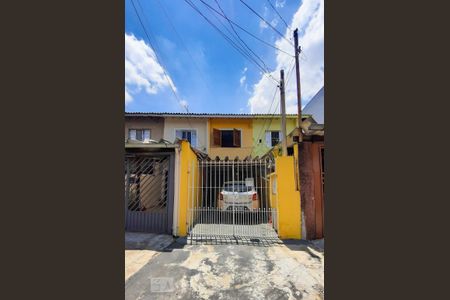 Casa à venda com 101m², 2 quartos e 1 vaga Casa à venda com 101m², 2 quartos e 1 vagaFachada