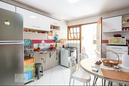 Casa à venda com 101m², 2 quartos e 1 vaga Casa à venda com 101m², 2 quartos e 1 vagaCozinha