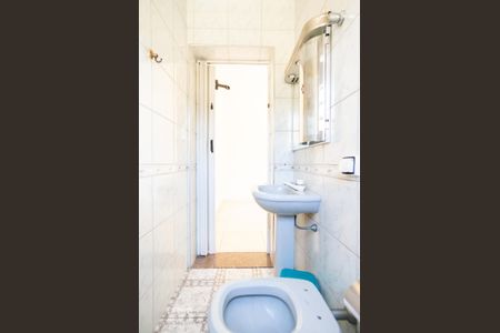 Casa à venda com 101m², 2 quartos e 1 vaga Casa à venda com 101m², 2 quartos e 1 vagaBanheiro