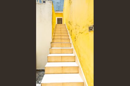 Casa à venda com 101m², 2 quartos e 1 vaga Casa à venda com 101m², 2 quartos e 1 vagaEscadas