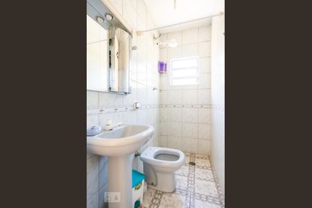 Casa à venda com 101m², 2 quartos e 1 vaga Casa à venda com 101m², 2 quartos e 1 vagaBanheiro