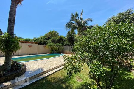 Casa à venda com 239m², 3 quartos e 2 vagasPiscina