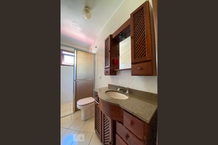 Casa à venda com 239m², 3 quartos e 2 vagasBanheiro 2