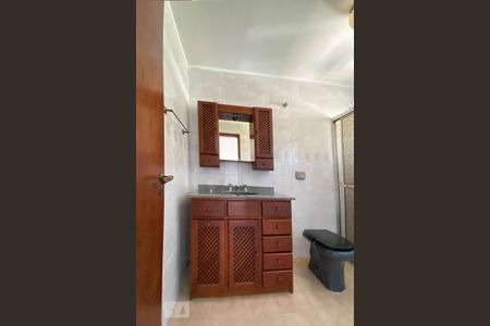 Casa à venda com 239m², 3 quartos e 2 vagasBanheiro da Suíte