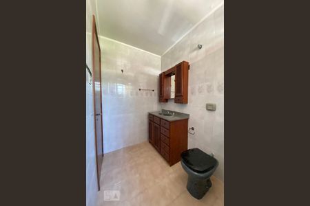 Casa à venda com 239m², 3 quartos e 2 vagasBanheiro da Suíte