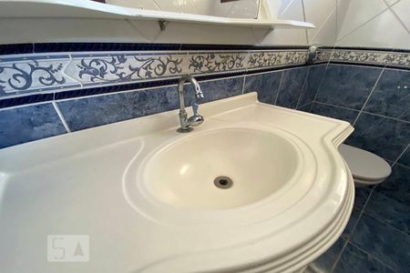 Casa à venda com 239m², 3 quartos e 2 vagasBanheiro 3