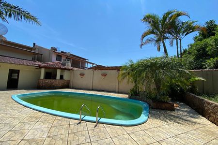 Casa à venda com 239m², 3 quartos e 2 vagasPiscina