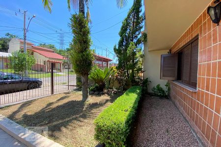 Casa à venda com 239m², 3 quartos e 2 vagasPátio Frente e jardim