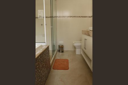 Casa à venda com 180m², 3 quartos e 3 vagasBanheiro da Suíte