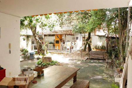 Casa à venda com 180m², 3 quartos e 3 vagasQuintal e Área de Serviço