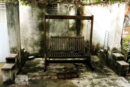 Casa à venda com 180m², 3 quartos e 3 vagasDetalhe do Quintal e Área de Serviço