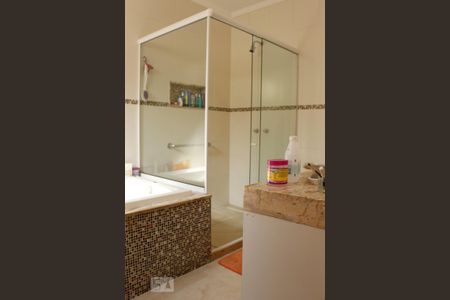 Casa à venda com 180m², 3 quartos e 3 vagasBanheiro da Suíte