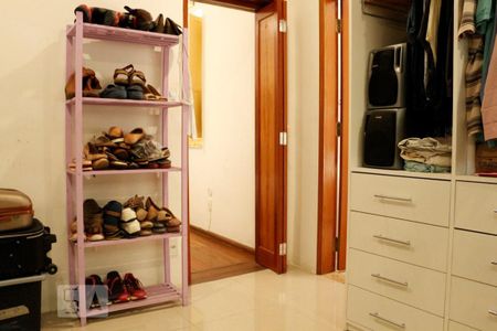 Casa à venda com 180m², 3 quartos e 3 vagasCloset