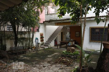 Casa à venda com 180m², 3 quartos e 3 vagasQuintal e Área de Serviço