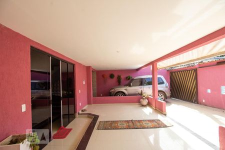 Casa de condomínio à venda com 370m², 4 quartos e 3 vagas Casa de condomínio à venda com 370m², 4 quartos e 3 vagasVaranda