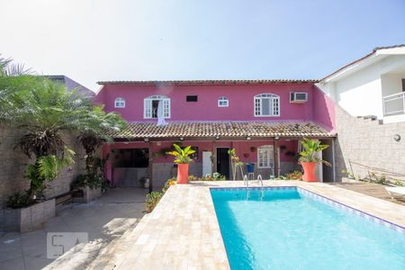 Casa de condomínio à venda com 370m², 4 quartos e 3 vagas Casa de condomínio à venda com 370m², 4 quartos e 3 vagasQuintal