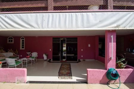 Casa de condomínio à venda com 370m², 4 quartos e 3 vagas Casa de condomínio à venda com 370m², 4 quartos e 3 vagasQuintal