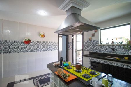 Casa de condomínio à venda com 370m², 4 quartos e 3 vagas Casa de condomínio à venda com 370m², 4 quartos e 3 vagasCozinha