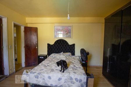 Casa de condomínio à venda com 370m², 4 quartos e 3 vagas Casa de condomínio à venda com 370m², 4 quartos e 3 vagasSuíte