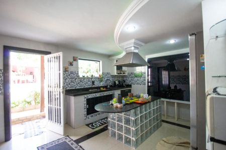 Casa de condomínio à venda com 370m², 4 quartos e 3 vagas Casa de condomínio à venda com 370m², 4 quartos e 3 vagasCozinha