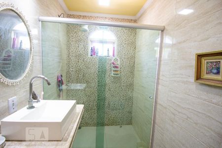 Casa de condomínio à venda com 370m², 4 quartos e 3 vagas Casa de condomínio à venda com 370m², 4 quartos e 3 vagasBanheiro da Suíte