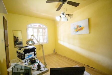 Casa de condomínio à venda com 370m², 4 quartos e 3 vagas Casa de condomínio à venda com 370m², 4 quartos e 3 vagasQuarto