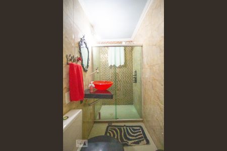 Casa de condomínio à venda com 370m², 4 quartos e 3 vagas Casa de condomínio à venda com 370m², 4 quartos e 3 vagasBanheiro Social